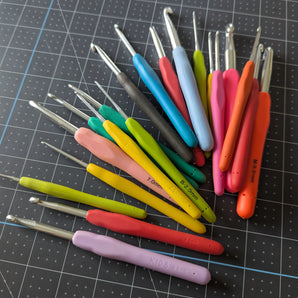 Misc Unbranded Rubber Handled Crochet Hooks Bundle